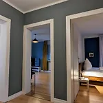 65qm Altbaucharme Mit Zwei Balkonen *
