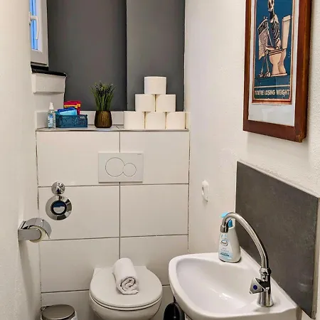 65qm Altbaucharme Mit Zwei Balkonen * Καρλσρούη