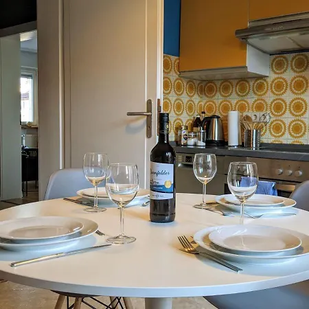 65qm Altbaucharme Mit Zwei Balkonen Καρλσρούη