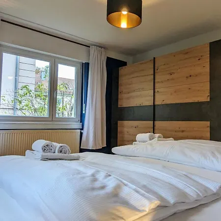 65qm Altbaucharme Mit Zwei Balkonen