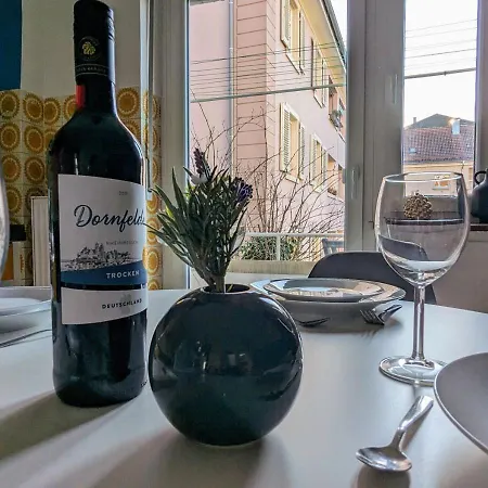 65qm Altbaucharme Mit Zwei Balkonen Καρλσρούη