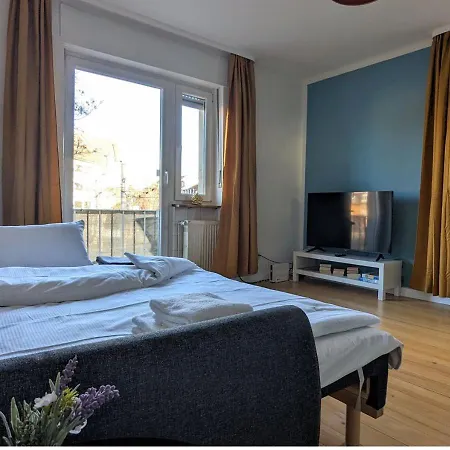 65qm Altbaucharme Mit Zwei Balkonen Διαμέρισμα