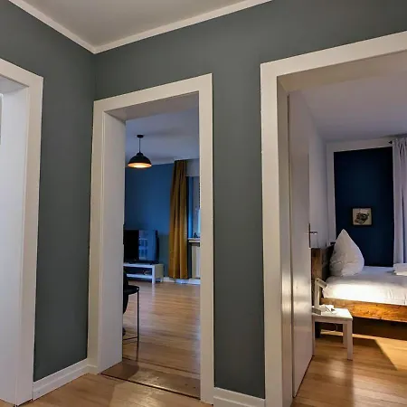 65qm Altbaucharme Mit Zwei Balkonen *