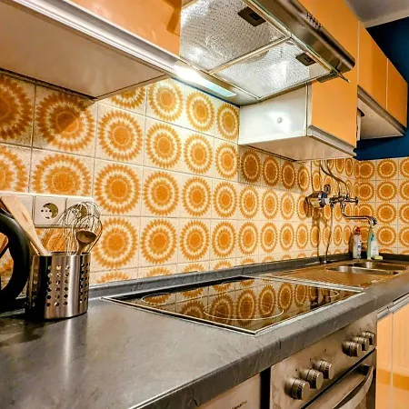 65qm Altbaucharme Mit Zwei Balkonen