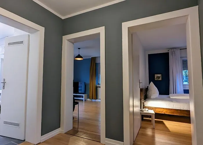 65qm Altbaucharme Mit Zwei Balkonen *